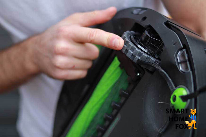 Резиновые колеса робота-пылесоса крупным планом